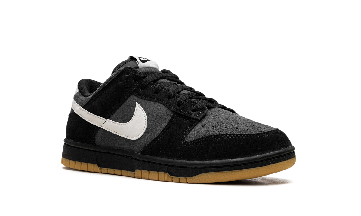 Dunk Low SE "Black Grey Gum" HQ1931 001
