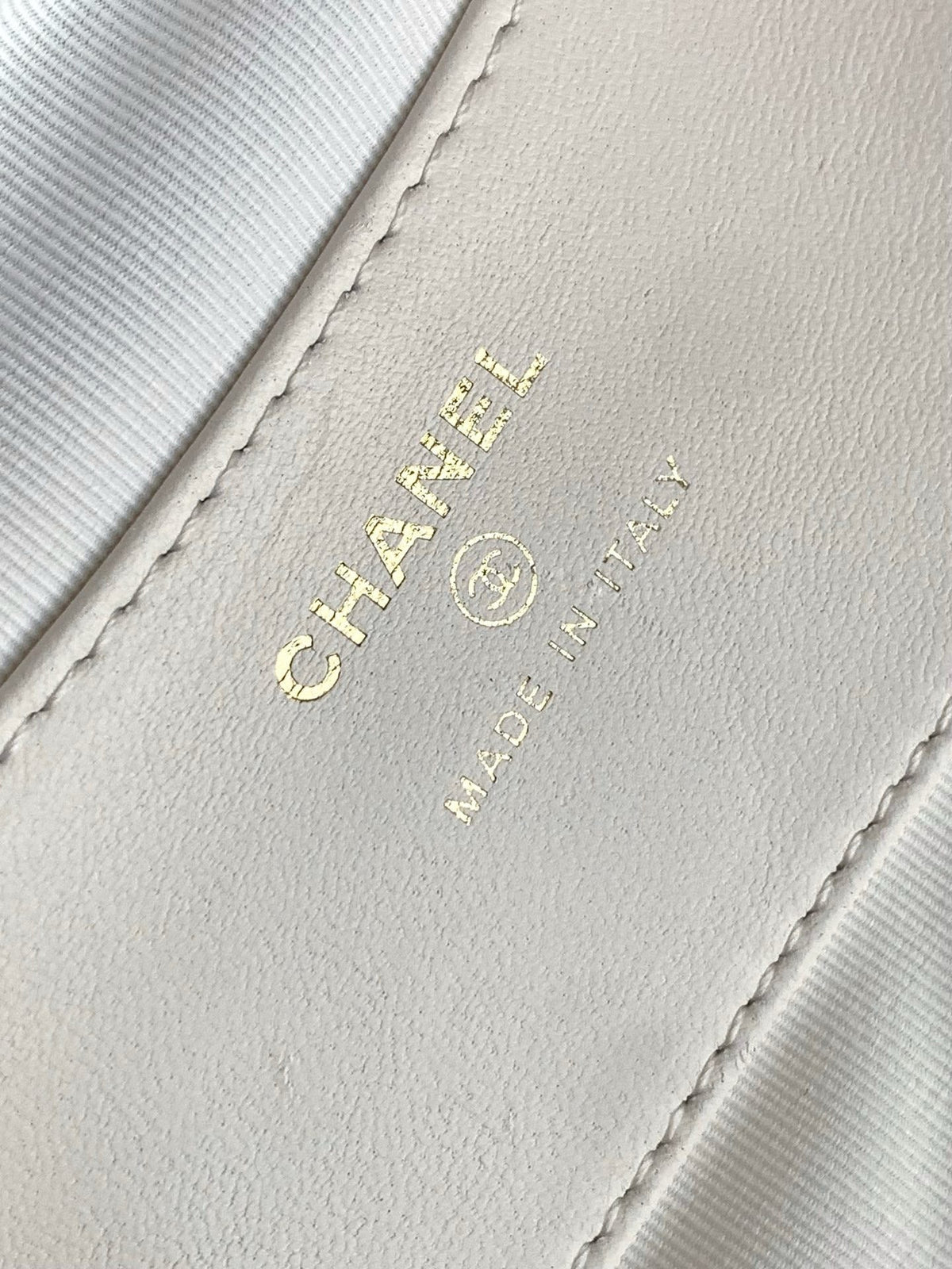CHANEL MINI HOBO BAG 16 IN WHITE LAMBSKIN