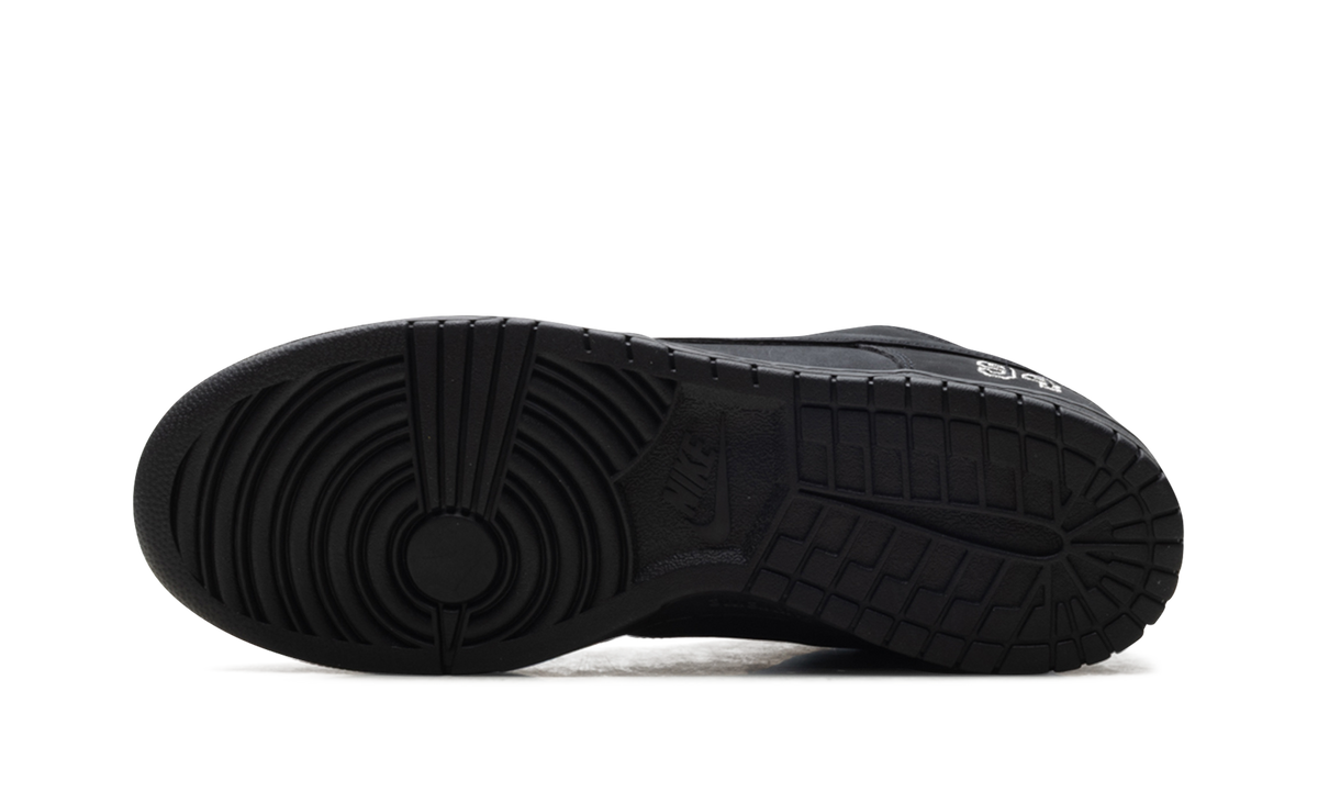 SB Dunk Low "Supreme - Black" HQ8487 001