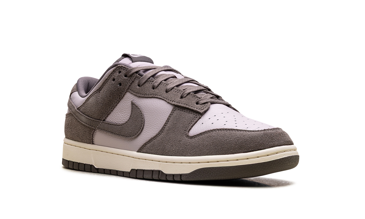 Dunk Low SE "Platinum Violet" FQ8249 001