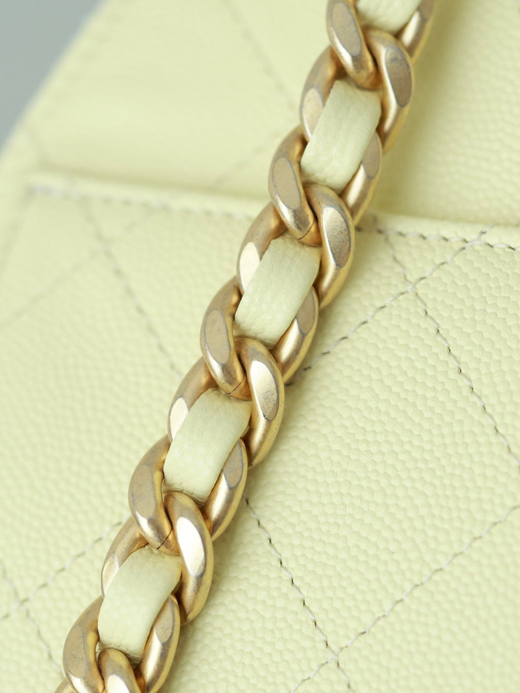 CHANEL 25S HOBO BAG 30 CM IN PASTEL YELLOW LAMBSKIN WITH GOLD HARDWARE
