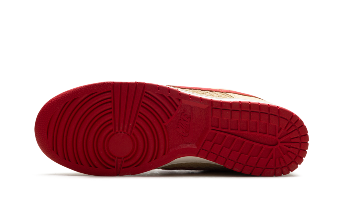 Dunk Low "STRAWBERRY WAFFLE" HJ9100 294