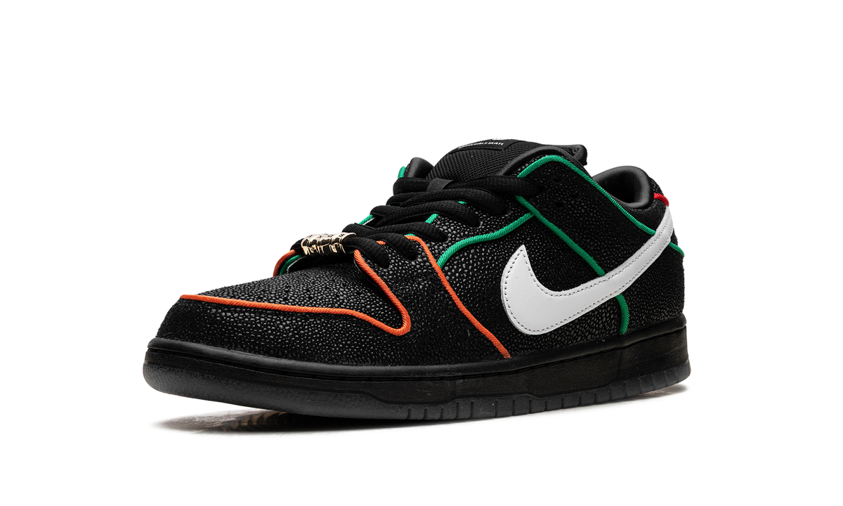 SB Dunk Low "Bronx Girls Skate" HV1664 001